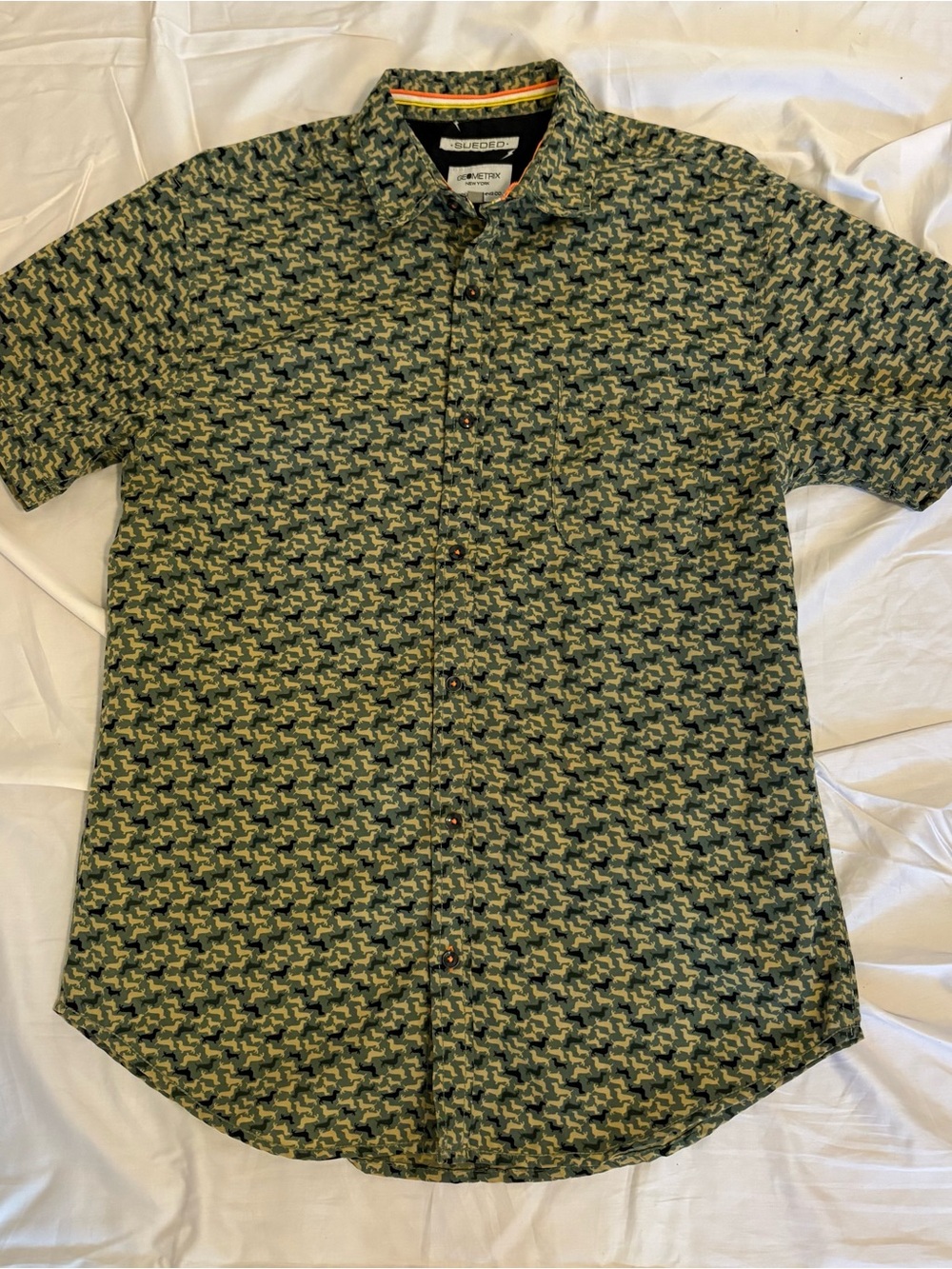 Geometrix SUEDED Mens Short Sleeve Button-Up Dachshund camo Print Green/Black